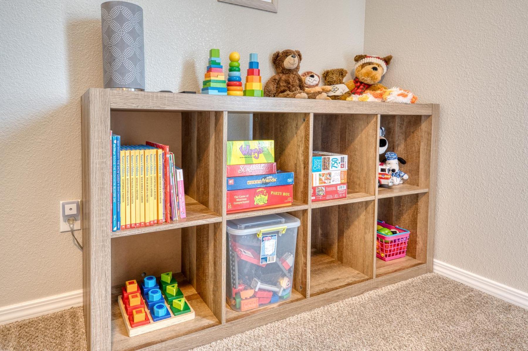 Family Friendly Playroom Garage コールドウェル エクステリア 写真